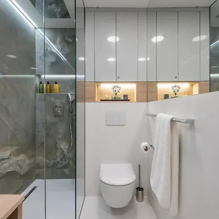 شقة Fully Renovated Stylish Duplex In A Convenient Location