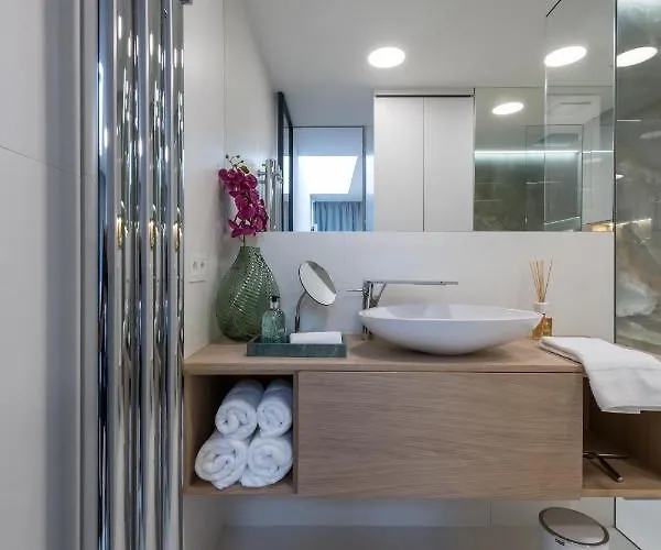Fully Renovated Stylish Duplex In A Convenient Location * Prag