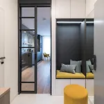 Fully Renovated Stylish Duplex In A Convenient Location
