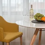 Fully Renovated Stylish Duplex In A Convenient Location Apartman
