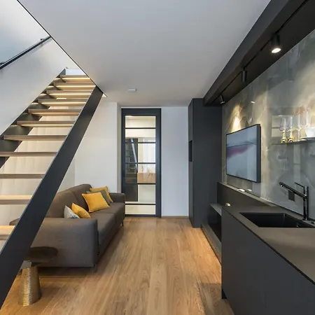 Fully Renovated Stylish Duplex In A Convenient Location * Prague