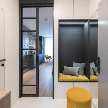 Fully Renovated Stylish Duplex In A Convenient Location