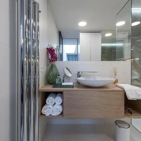 Fully Renovated Stylish Duplex In A Convenient Location * Prag