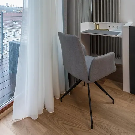 Fully Renovated Stylish Duplex In A Convenient Location