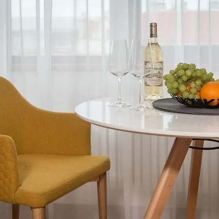 Fully Renovated Stylish Duplex In A Convenient Location Apartmán