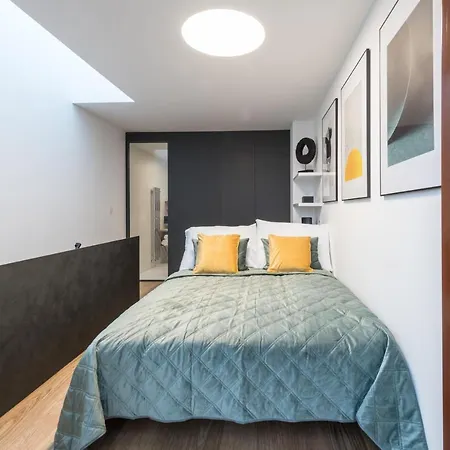 Fully Renovated Stylish Duplex In A Convenient Location