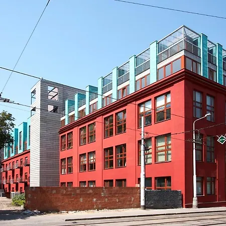 Fully Renovated Stylish Duplex In A Convenient Location
