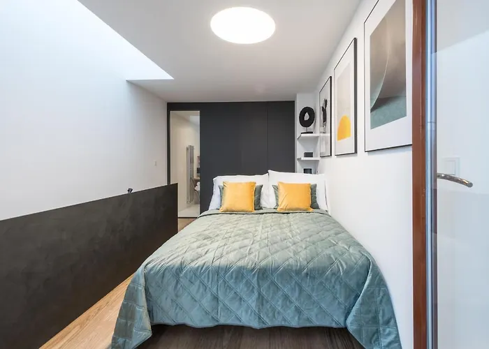 Fully Renovated Stylish Duplex In A Convenient Location