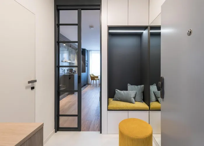 Fully Renovated Stylish Duplex In A Convenient Location