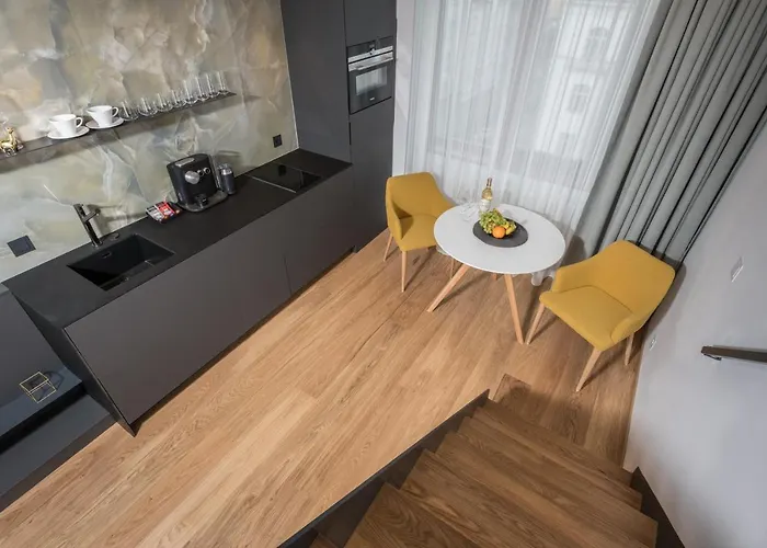 Fully Renovated Stylish Duplex In A Convenient Location *