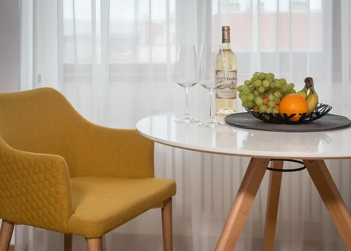 Fully Renovated Stylish Duplex In A Convenient Location Appartement